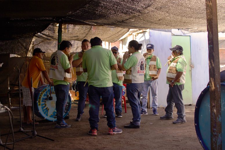 Wuayna Marka tocando durante la grabación del disco