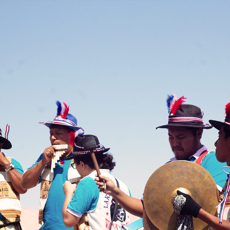 Tusco, Freddy, Saguara, Frodo, Ángelo y XXX (el niño) en el pueblo de Molino